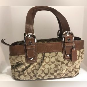 Coach , bag in brown.